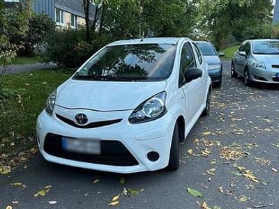 Gebraucht Toyota Aygo 68 PS (50 kW) 2014 Weiß Kleinwagen