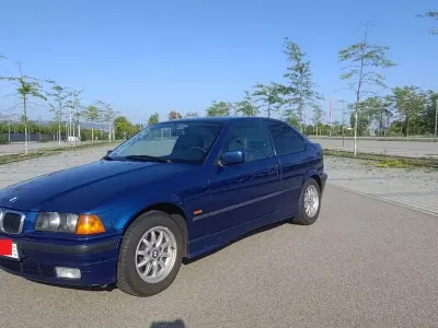 Usata BMW 316 Sport Line 105 CV (77 kW) 2000 Blu Berlina