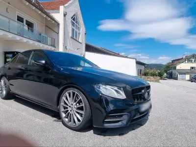 Gebraucht Mercedes E350 AMG line 258 PS (189 kW) 2016 Schwarz Limousine