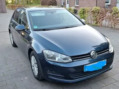 Gebraucht VW Golf VII Comfortline 105 PS (77 kW) 2013 Blau Limousine