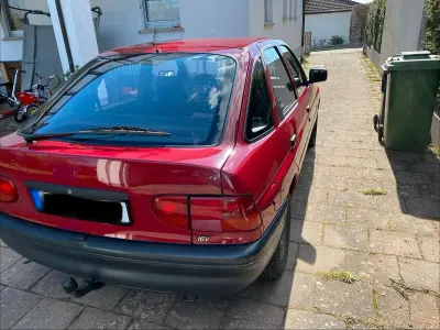 Gebraucht Ford Escort 90 PS (66 kW) 1994 Rot Limousine