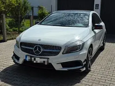 Używany Mercedes A250 211 KM (155 kW) 2013 Biały Sedan/Limuzyna