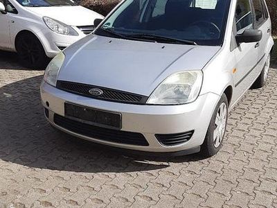 Gebraucht Ford Fiesta 80 PS (58 kW) 2004 Silber Kleinwagen