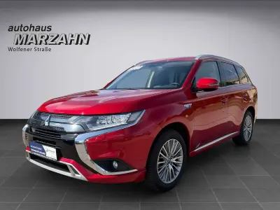 Gebraucht Mitsubishi Outlander P-HEV Basis 135 PS (99 kW) 2019 Dynamik rot (d) SUV