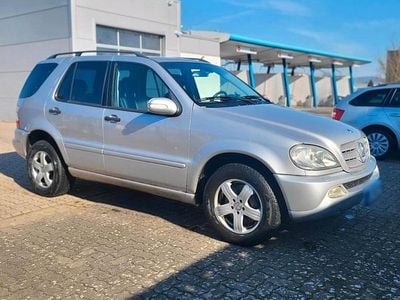 Gebraucht Mercedes ML270 163 PS (119 kW) 2001 Silber SUV