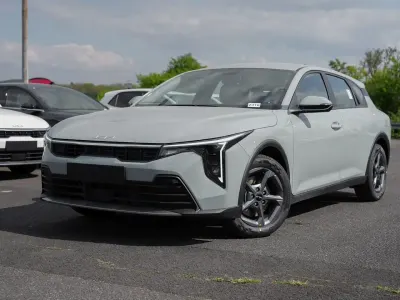 Neu Kia K4 Vision 150 PS (110 kW) 2026 Morgenbriese grau Limousine