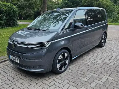 Gebraucht VW Multivan 245 PS (180 kW) 2025 Grau Van / Kleinbus