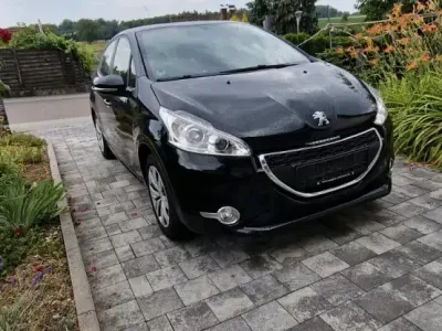 Gebraucht Peugeot 208 Active 82 PS (60 kW) 2013 Schwarz Kleinwagen