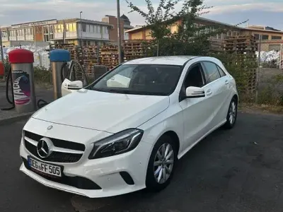 Gebraucht Mercedes A180 122 PS (89 kW) 2017 Weiß Kleinwagen