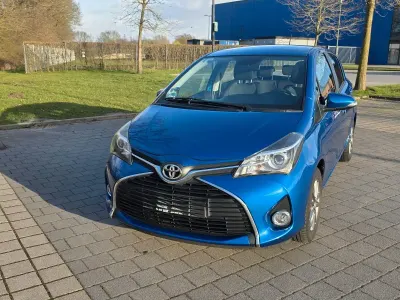 Gebraucht Toyota Yaris Trend 99 PS (72 kW) 2015 Blau Kleinwagen