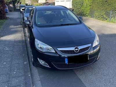 Gebraucht Opel Astra Design Edition 101 PS (74 kW) 2012 Schwarz Kombi