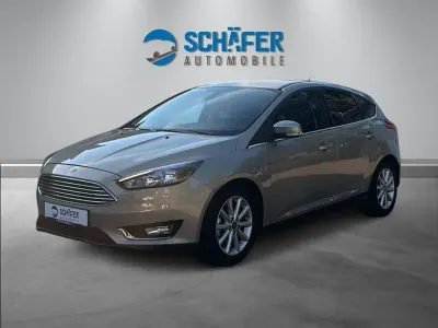 Gebraucht Ford Focus Titanium 125 PS (91 kW) 2016 Titangrau metallic Limousine
