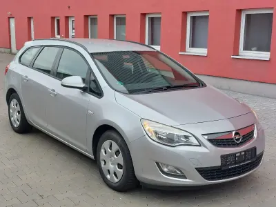 Gebraucht Opel Astra Sport 90 PS (66 kW) 2011 Silber Kombi