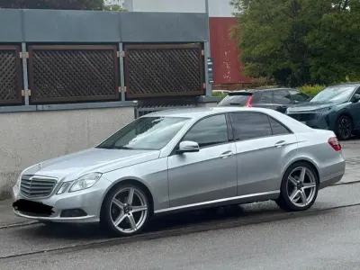 Używany Mercedes E350 231 KM (169 kW) 2010 Srebrny Sedan/Limuzyna