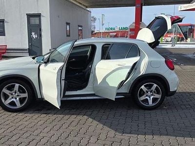 Gebraucht Mercedes GLA180 AMG line 122 PS (89 kW) 2016 Weiß SUV