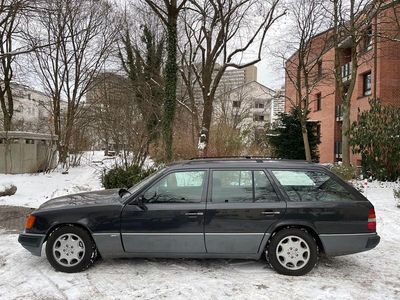 Second-hand Mercedes 220 150 CP (110 kW) 1993 Negru Break