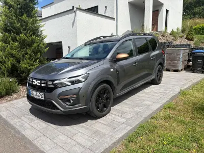 Gebraucht Dacia Jogger Extreme 91 PS (66 kW) 2025 Grau Van / Kleinbus