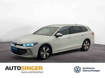 Gebraucht VW Passat Elegance 150 PS (110 kW) 2024 Oryxweiß perlmutteffekt Kombi
