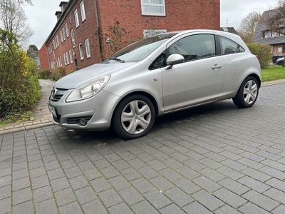 gebraucht Opel Corsa D neue TÜV Motor und Getriebe läuft einwandfrei