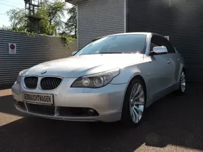 Gebraucht BMW 550 367 PS (269 kW) 2005 Silber Limousine