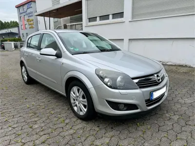 Gebraucht Opel Astra Sport 116 PS (85 kW) 2009 Silber Limousine