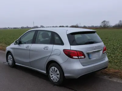 Gebraucht Mercedes B180 122 PS (89 kW) 2015 Silber Kleinwagen