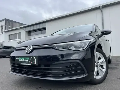 Gebraucht VW Golf VIII Life 131 PS (96 kW) 2023 Deep black Limousine