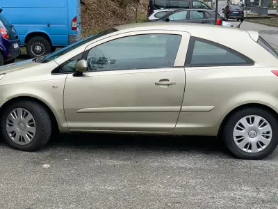 Usado Opel Corsa Catch Me 80 HP (58 kW) 2007 Dourado Citadino