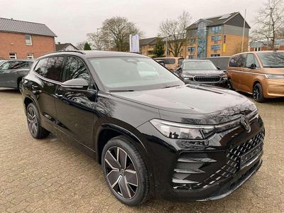 Grenadillschwarz metallic Gebraucht 2025 VW Tayron R-line SUV | 52.680 € (Superpreis)