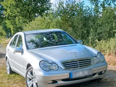 Gebraucht Mercedes C180 143 PS (105 kW) 2003 Silber Limousine