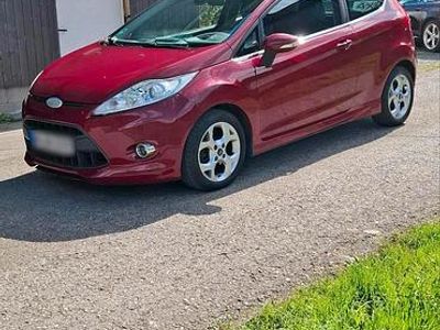 Gebraucht Ford Fiesta 97 PS (71 kW) 2009 Rot Kleinwagen