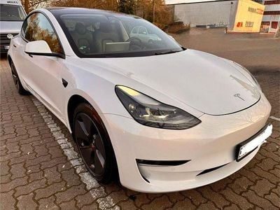 Weiß Gebraucht 2022 Tesla Model 3 Long Range AWD Limousine | 25.499 € (Superpreis)