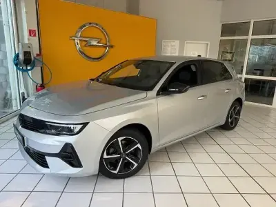 Gebraucht Opel Astra 131 PS (96 kW) 2025 Silber Kleinwagen