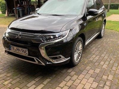 Gebraucht Mitsubishi Outlander P-HEV Plus 224 PS (164 kW) 2019 Schwarz SUV