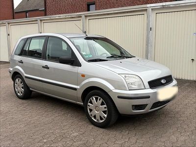 Usata Ford Fusion 101 CV (74 kW) 2004 Grigio Utilitaria