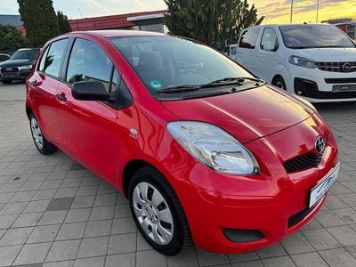 Usata Toyota Yaris Basis 69 CV (50 kW) 2011 Rosso Utilitaria