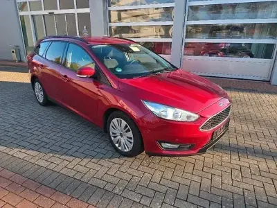 Gebraucht Ford Focus Business Edition 125 PS (91 kW) 2017 Rot Limousine
