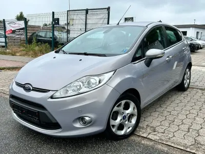 Gebraucht Ford Fiesta Titanium 69 PS (50 kW) 2011 Silber Limousine