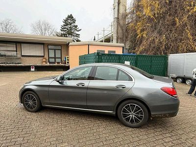 Grau Gebraucht 2018 Mercedes C180 Limousine | 21.900 €