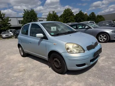 Gebraucht Toyota Yaris 65 PS (47 kW) 2003 Silber Limousine