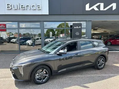 Neu Kia K4 Comfort 150 PS (110 kW) 2026 Grau Limousine