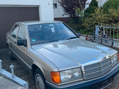 Second-hand Mercedes 190 132 CP (97 kW) 1990 Auriu Berlinǎ
