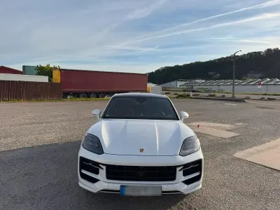 Gebraucht Porsche Cayenne 470 PS (345 kW) 2024 Weiß SUV