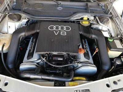Second-hand Audi V8 340 CP (250 kW) 1990 Argintiu Berlinǎ