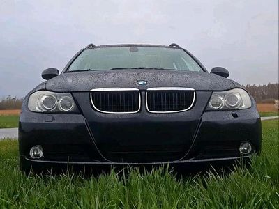 Gebraucht BMW 320 177 PS (130 kW) 2008 Schwarz Kombi