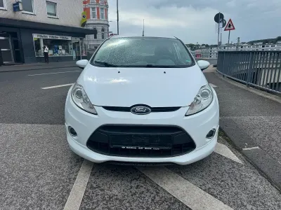 Gebraucht Ford Fiesta 60 PS (44 kW) 2010 Weiß Coupé