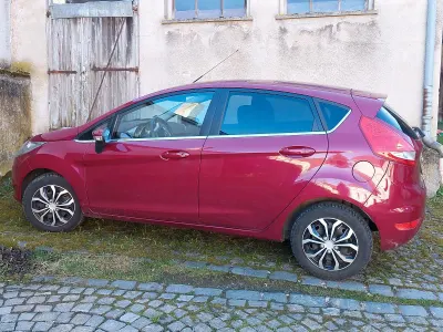 Usata Ford Fiesta Titanium 97 CV (71 kW) 2009 Rosso Berlina