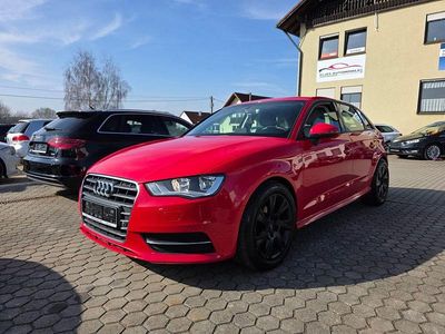 Gebraucht Audi A3 Attraction 110 PS (80 kW) 2015 Rot Limousine