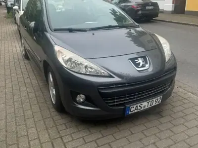 Gebraucht Peugeot 207 75 PS (55 kW) 2012 Grau Kleinwagen