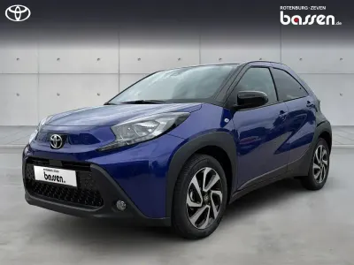 Neu Toyota Aygo X 72 PS (52 kW) 2025 Juniper blue metallic / black SUV